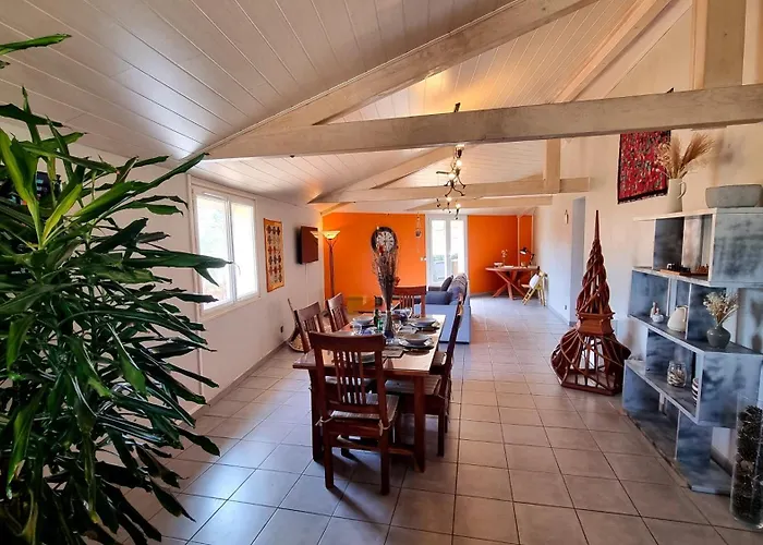 Charmante Maison, Idealement Situee